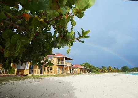 Rendezvous Bay Hotel Отели в г. Blowing Point Village