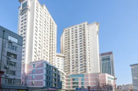 Atour Hotel (Huoshenmiao, Chengde Mountain Resort) Отели рядом с достопримечательностью «Tianxiadiyi Chenghuangmiao Sceneic Area»