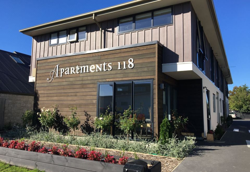 아파트먼트 118 침실