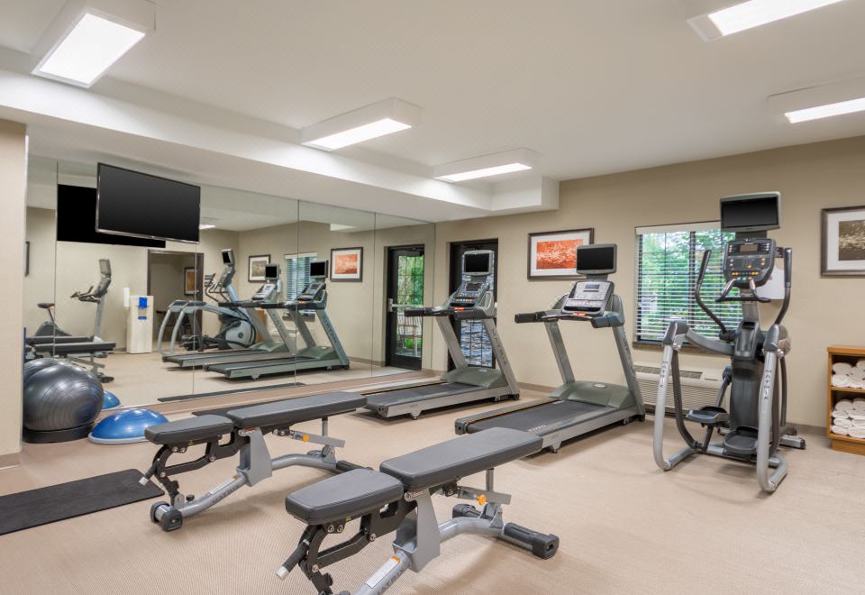 Staybridge Suites Kansas City-IndependenceOver view