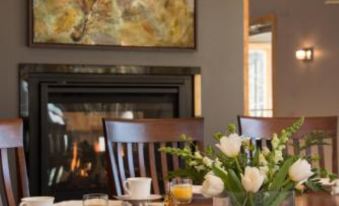 River Spring Lodge