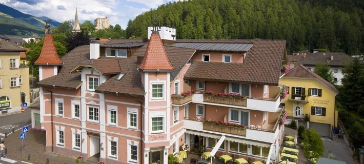 Hotel Blitzburg Hotels in Brunico