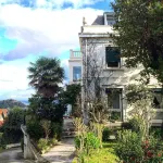 Far Out Inn โรงแรมใน