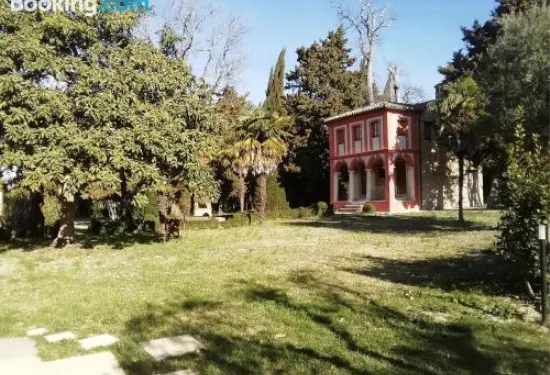 洛卡拉迪瓦賽瑞薩公寓