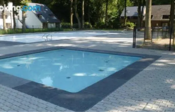 胡塔倫赫爾赫特倫假日套房酒店