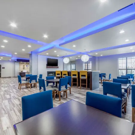 Comfort Inn & Suites Oklahoma City South I-35 Отели рядом с достопримечательностью «Торговый центр "Кроссроудз"»