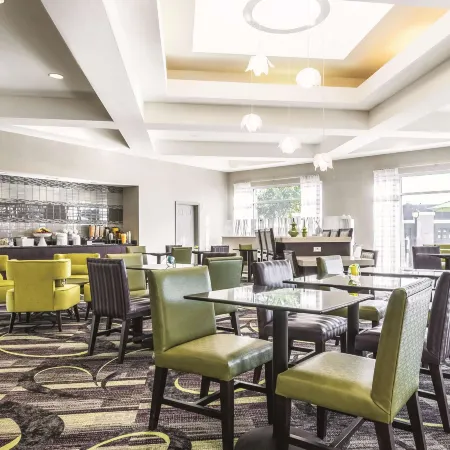 La Quinta Inn & Suites by Wyndham Alexandria Airport