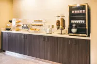 La Quinta Inn & Suites by Wyndham Cincinnati NE - Mason - breakfast