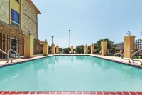 La Quinta Inn & Suites by Wyndham Granbury - Pools