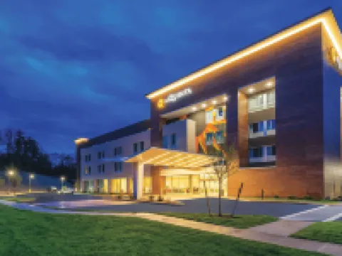 La Quinta Inn & Suites by Wyndham Clifton Park/Saratoga Area Hotels in Halfmoon