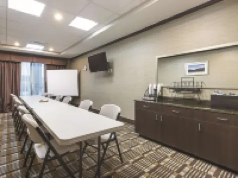 La Quinta Inn & Suites by Wyndham Glendive Hotels in Glendive