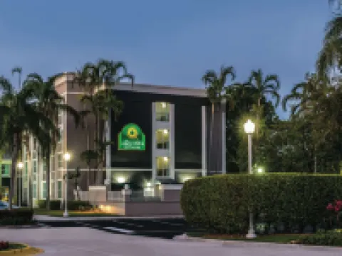 La Quinta Inn & Suites by Wyndham Plantation at SW 6th St Hotels in Plantation