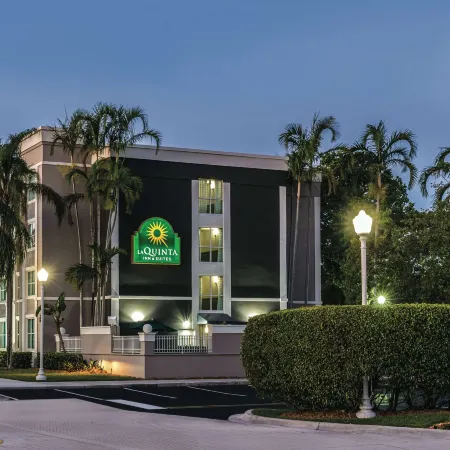 La Quinta Inn & Suites by Wyndham Plantation at SW 6th St