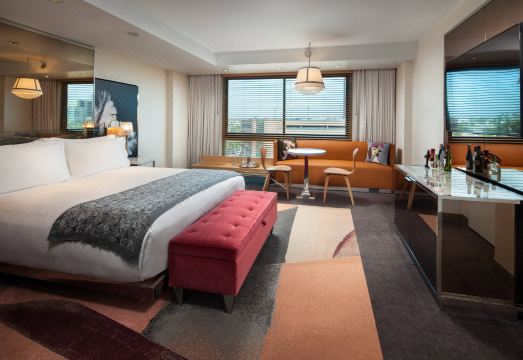 SLS 호텔 수영장