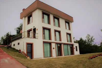 Gödence Hotel Restoran Bungalow Hotel di Bademler Mahallesi