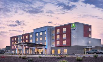 Holiday Inn Express & Suites Salem North - Keizer