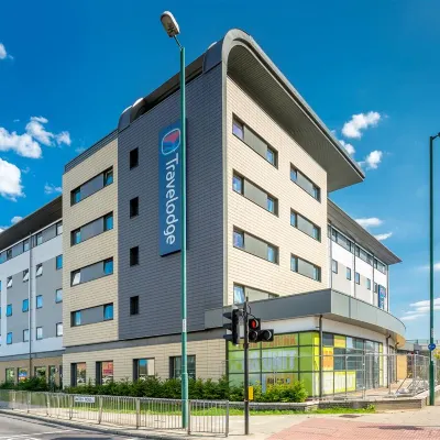 Travelodge London Enfield Hotels near نورثامبرلاند بارك