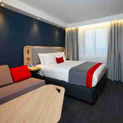 Holiday Inn Express London - Luton Airport Rooms