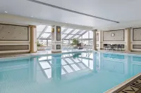 Sheraton Gateway Hotel in Toronto International Airport - Pools