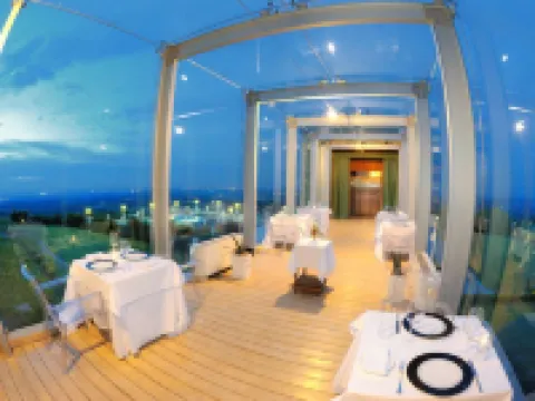 เรเลส์ลาคอลอมบารา โรงแรมในTravo