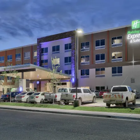 Holiday Inn Express & Suites ROSWELL by IHG
