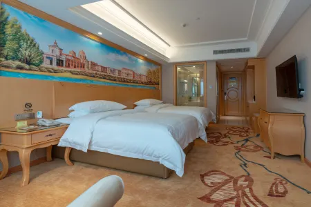 Vienna Hotel (Yizhou Sankeshu) Отели рядом с достопримечательностью «Xiajian River Scenic Area»