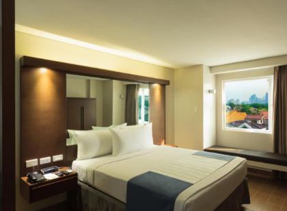 Microtel by Wyndham Acropolis