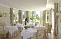 Chateau la Cheneviere Hotels in Commes