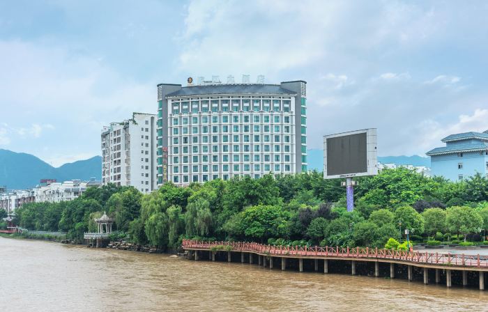 Binjiang Hotel