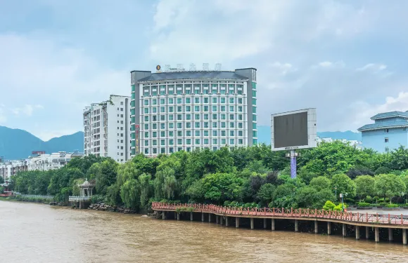 蒙山濱江大酒店