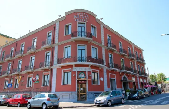 努沃酒店