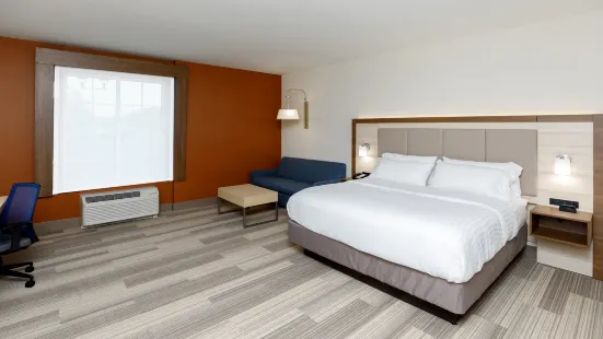 Holiday Inn Express & Suites Sturbridge