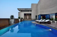 Radisson Noida - ที่มีสระว่ายน้ำ