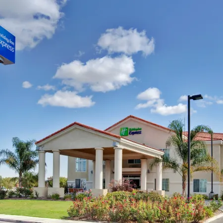 Holiday Inn Express DELANO HWY 99 by IHG