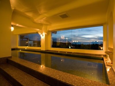 屋内プール 沖縄 かりゆし ビーチリゾート オーシャンスパの写真