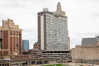 Crowne Plaza 堪薩斯市市區 National World War I Museum and Memorial附近的飯店