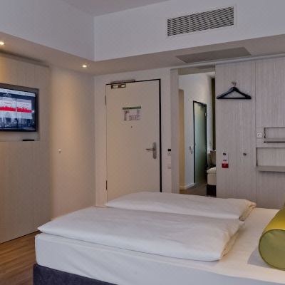 Super 8 by Wyndham Munich City West-Munich Updated 2022 Room Price-Reviews  & Deals | Trip.com
