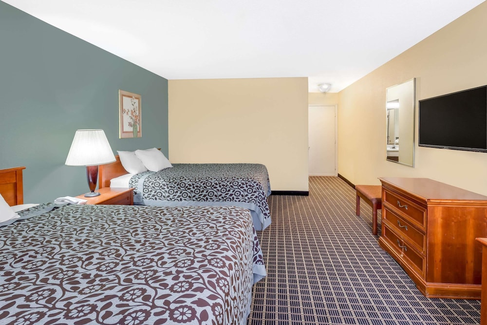 Days Inn & Suites by Wyndham Kalamazoo