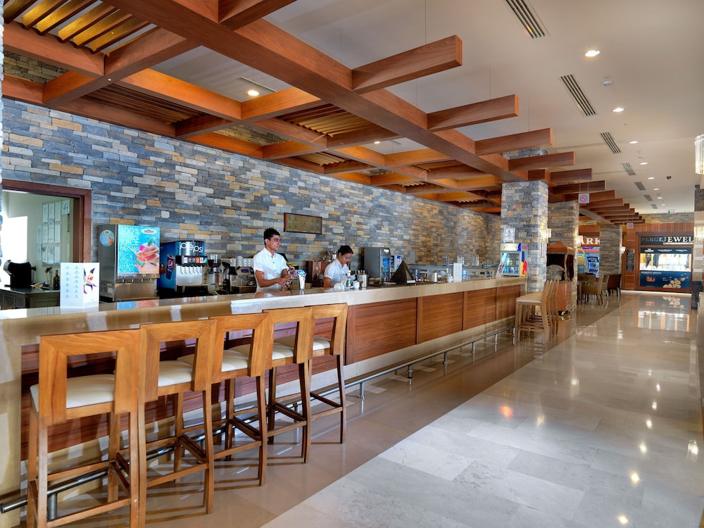 Crystal de Luxe Resort & Spa – All Inclusive