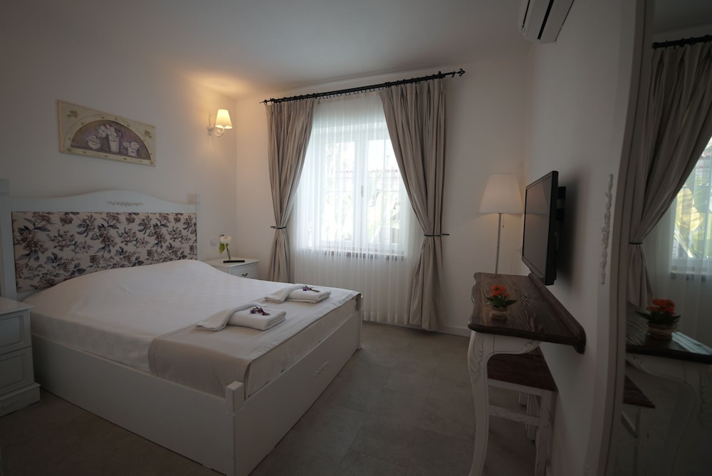 Tarcin Alacati Otel - Adults Only