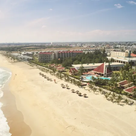 Sandy Beach Non Nuoc Resort