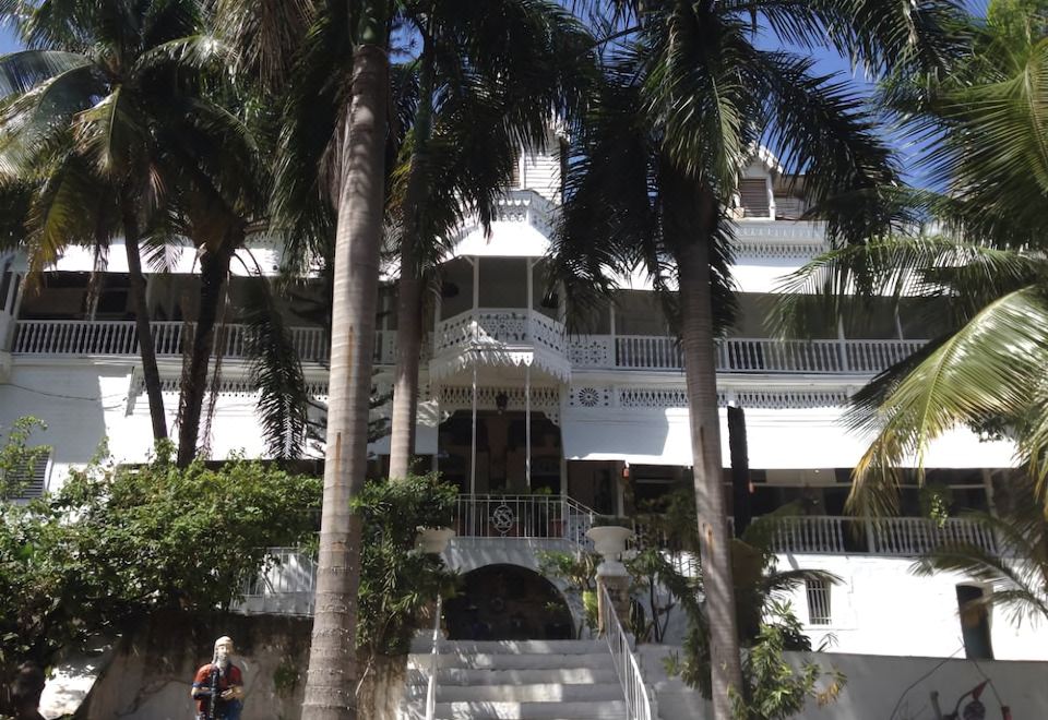 Hotel Oloffson-Port Au Prince Updated 2023 Room Price-Reviews & Deals |  Trip.com