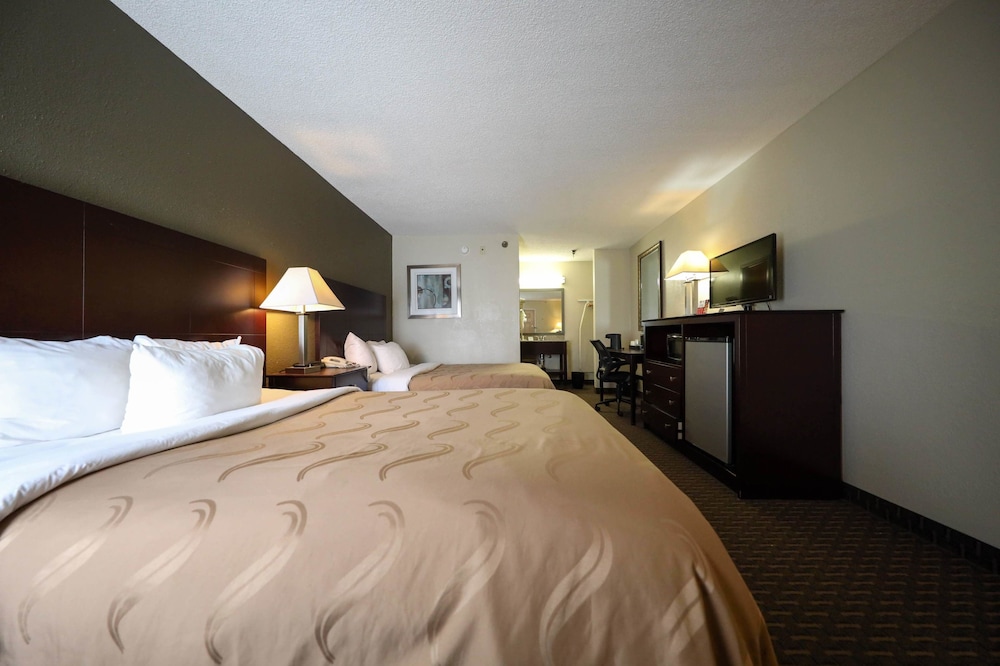 Copley Inn & Suites, Copley - Akron