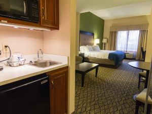 Holiday Inn Express & Suites Winchester