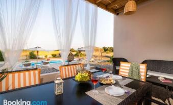 Gennadi Serenity House- Beachfront Villa with Pool