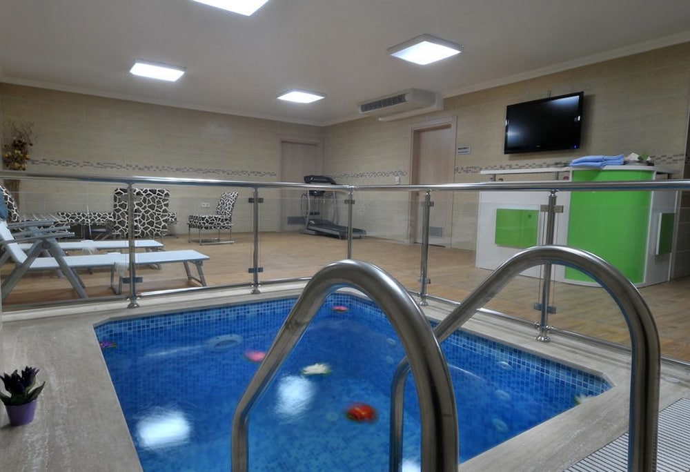 Rhiss Hotel Bostanci