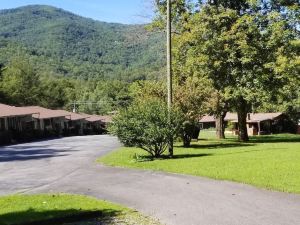 Tanglewood Motel and Log Cabins