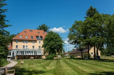 Best Western Seehotel Frankenhorst Hôtels à proximité de : Bronzestatue August Felten