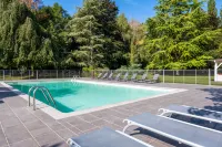 Hôtel le Cervolan فنادق في Viviers-Du-Lac