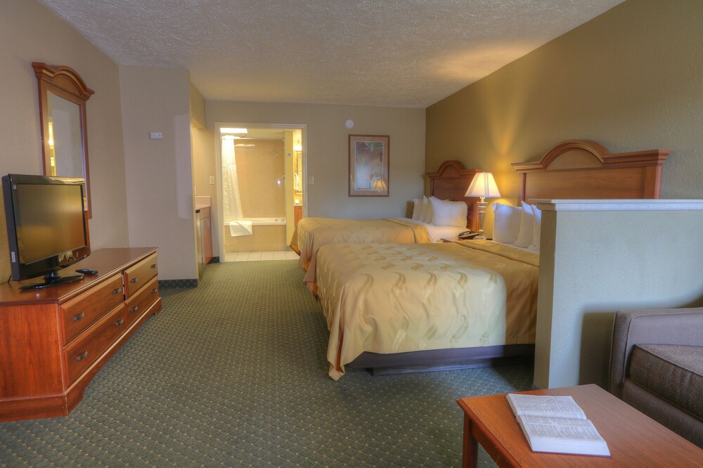 Quality Inn & Suites at Dollywood Lane